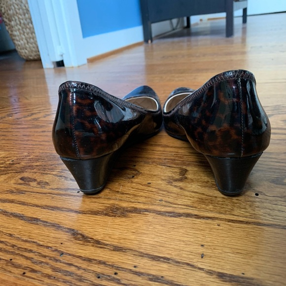 Cole Haan Patent Leather Tortoiseshell Wedge Heel - Picture 4 of 6